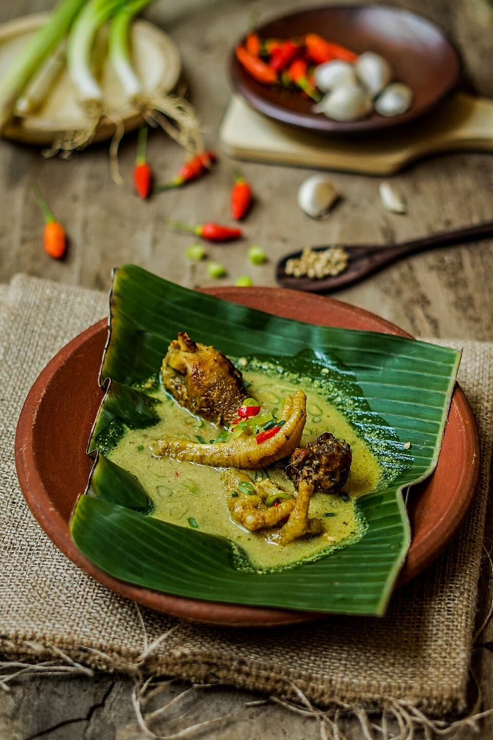 Sepiring ayam lodho khas Tulungagung